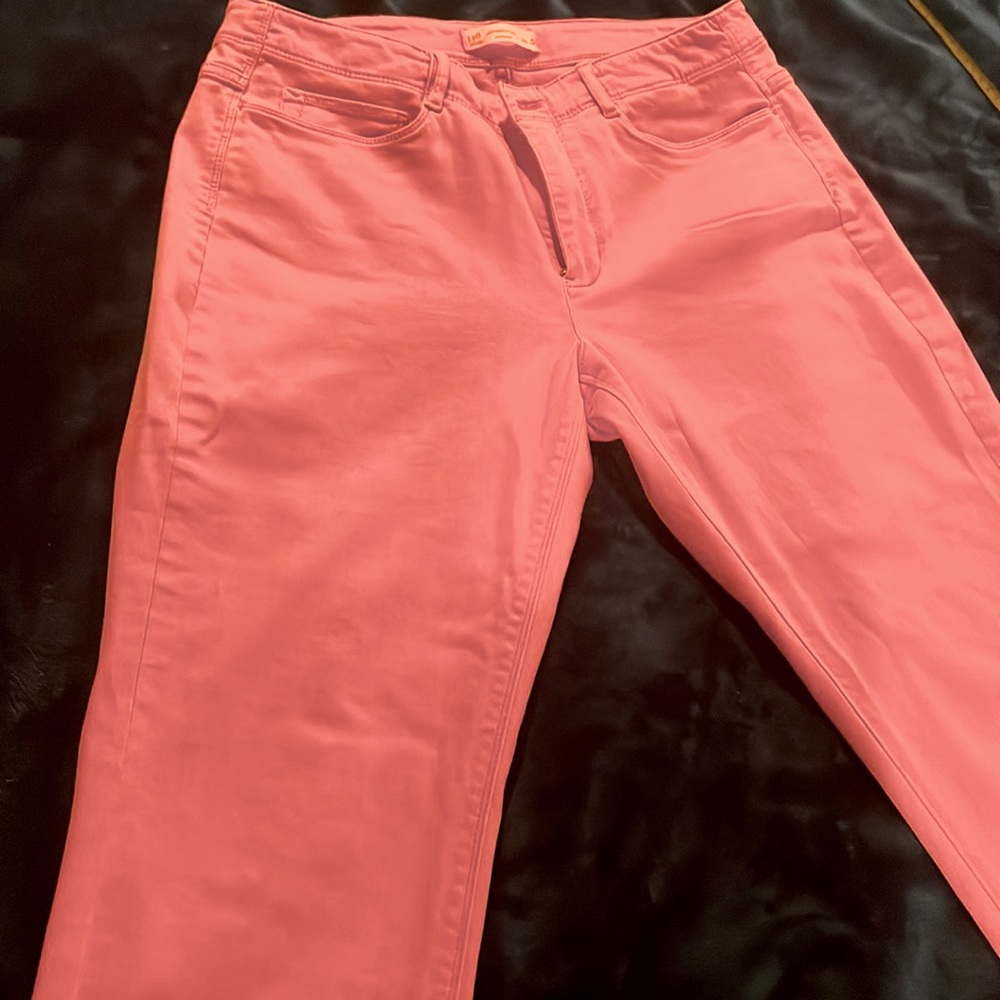 Cropped Jean pants, color is corral.  Frayed on the end. Great condition.